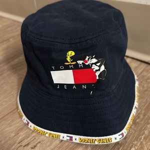 Reversible Tommy bucket hat
